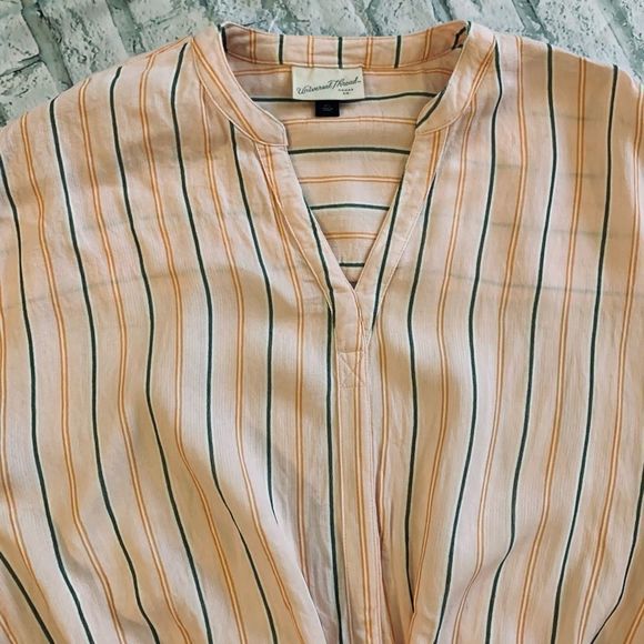 Universal thread cute spring top size XS - Picture 2 of 5